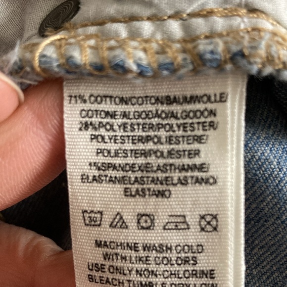 FREE PEOPLE EUC Destructed Capris - 31 - Picture 4 of 6